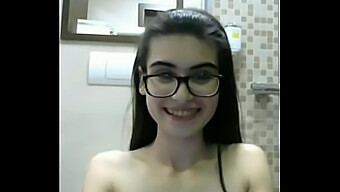 Fille Amateur De 18 Ans D'Italie Devient Coquine À La Cam