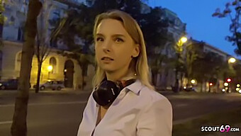 Tini (18+) Pénzt Kap, Hogy Szopja A Faszt És Keményen Vegye