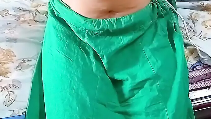 Homemade Video Of A Tamil Wife'S Hairy Wet Pussy