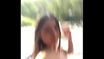 Il Video Amichevole Di Nicoleperv Della Mia Amica Che Mostra Il Culo Nel Fiume