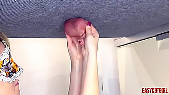 Ballbusting Dureros Cu Testiculele Iubitului Meu În Genunchi