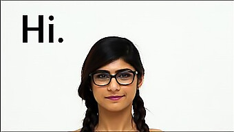 El Físico Despampanante De Mia Khalifa A Plena Exhibición En Primer Plano